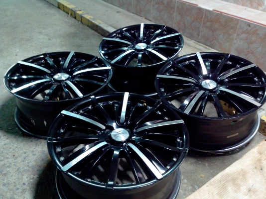 ขายแม็ก17.74รู100 et42 มือสอง สวยเดิมๆ ไม่มีริ้วรอย ขายแม็ก17.74รู100 et42 มือสอง สวยเดิมๆ ไม่มีริ้วรอย