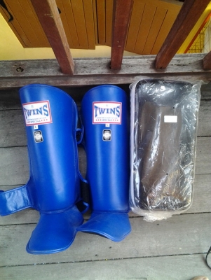 ขาย สนับแข้ง +เป้า ใหม่ ราคา 1000