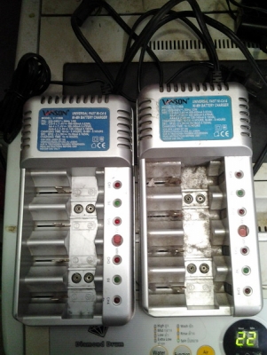 ขาย ที่ชาร์ถ่าน ใช้ได้ ราคา 800 แถม เสียให้อีก 1 ตัว