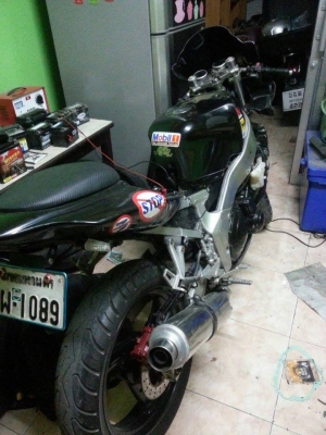 ขาย 4 สูบราคา27000 กันเองFzr400  yamaha  ปี 93