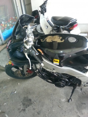 ขาย 4 สูบราคา27000 กันเองFzr400  yamaha  ปี 93