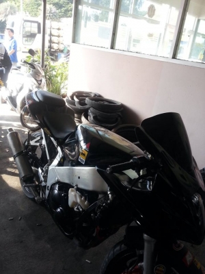 ขาย 4 สูบราคา27000 กันเองFzr400  yamaha  ปี 93