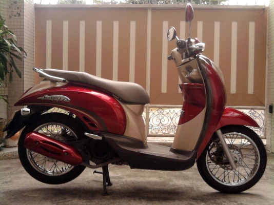 ขออนุญาติขาย HONDA Scoopy-i 110 cc. วิ่งแค่ 3,xxx กิโล โอนให้ฟรีครับ