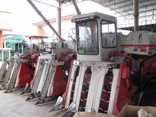 รถเกี่ยวข้าว มิตซู มีหลายคัน 50-60 แรง รถนอกนำเข้า