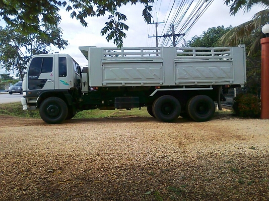 สิบล้อ HINO FM 3H รถปี 37 รถมีทะเบียนครบ ขายราคา 1,100,000 บาท.