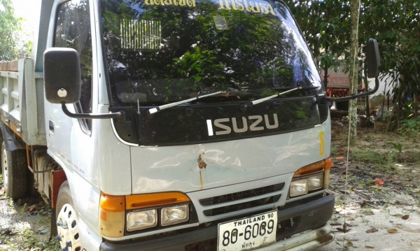 ISUZU NKR55EX5 6ล้อดั้ม รถห้างแท้ รถสวย พร้อมใช้...