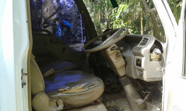 ISUZU NKR55EX5 6ล้อดั้ม รถห้างแท้ รถสวย พร้อมใช้...