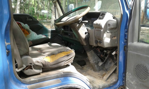 ISUZU NKR 6ล้อดั้ม100แรง  รถสภาพดีพร้อมใช้ ยาง700-16 เล่มพร้อม...