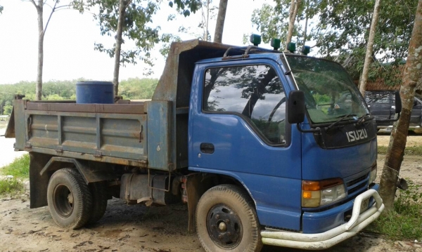 ISUZU NKR 6ล้อดั้ม100แรง  รถสภาพดีพร้อมใช้ ยาง700-16 เล่มพร้อม...