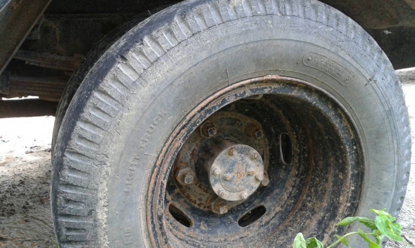 ISUZU NKR 6ล้อดั้ม100แรง  รถสภาพดีพร้อมใช้ ยาง700-16 เล่มพร้อม...