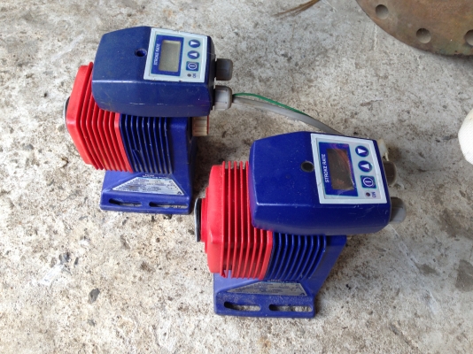 ขายปั้มน้ำเคมี IWAKI metering pump ขนาดและรูปแบบการใช้งาน ตามรูปครับ มี 2 ตัว สภาพสวยใหม่มาก