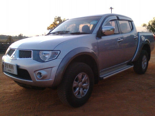 MITSUBISHI TRITON 2.5PLUS 4ประตู ปี53 วิ่งน้อย แสนก่าโล ภาษี57 เล่มพร้อมโอน