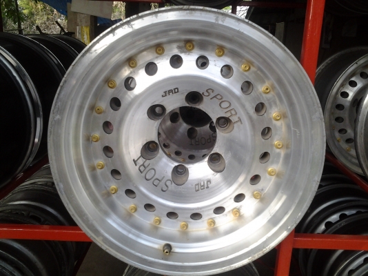 JOECLASSIC..ขายแม็กหยดน้ำ8.5นิ้ว 6รู ขอบ15..หมุดทองยังอยู่ครบ..6500