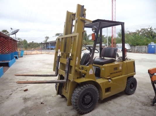 ขายถูกๆ225000บาทรถยกฟอร์คลิฟต์2.5ตัน เครื่องดีเซล สภาพสวยๆซื้อเก่านอกมาได้5เดื่อน