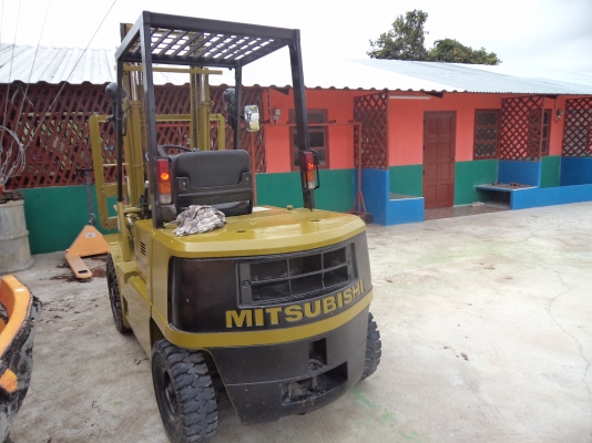 ขายถูกๆ225000บาทรถยกฟอร์คลิฟต์2.5ตัน เครื่องดีเซล สภาพสวยๆซื้อเก่านอกมาได้5เดื่อน