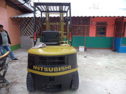 ขายถูกๆ225000บาทรถยกฟอร์คลิฟต์2.5ตัน เครื่องดีเซล สภาพสวยๆซื้อเก่านอกมาได้5เดื่อน