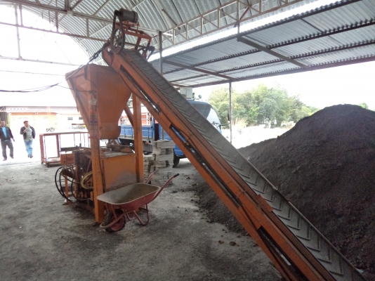 ขาย285000บาทเครื่องทำอิฐบล็อกซื้อมาได้แค่1ปีเลิกกิจการ สภาพดีพร้อมเอาไปทำงานได้เลยคับ