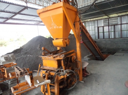 ขาย285000บาทเครื่องทำอิฐบล็อกซื้อมาได้แค่1ปีเลิกกิจการ สภาพดีพร้อมเอาไปทำงานได้เลยคับ