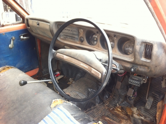 ขายด่วน datsun ช้างเหยียบ