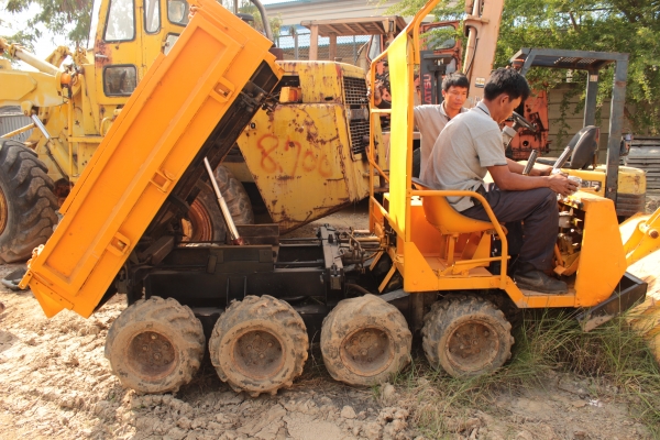 ขายรถดั้มเปอร์ เครื่องดีเซลล์2สูบ ขับเคลื่อน8ล้อ รับน้ำหนักได้ไม่เกิน2ตัน 140,000บาท