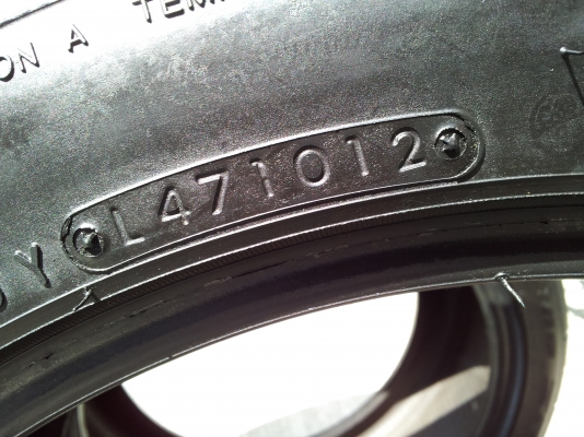 ขายยาง Nitto NT555 Japan 1 คู่ 255/40/17 ยางปี12