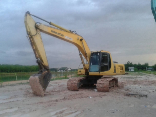 รถแบคโฮ komatsu 200รุ่น6 พร้อมใช้งาน. ติดต่อ. 080-1405528