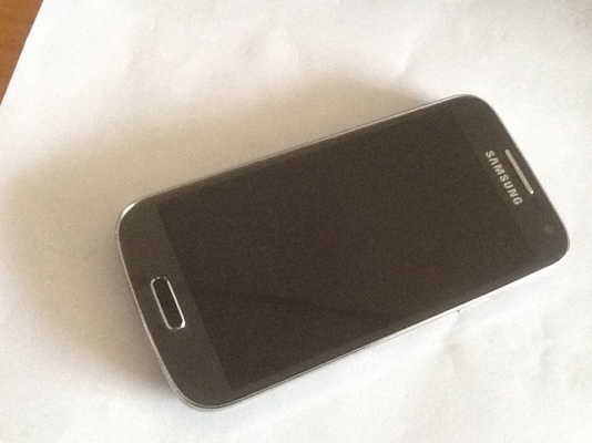 ขายsumsung mini s4 เครื่อง2 เดือน สภาพสวยๆ อุปกร์ณครบยกกล่องไม่เคยหล่น ขายถูกๆ 9300 0918759329