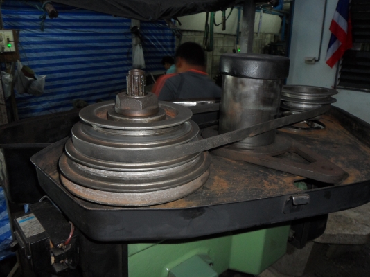 ขายครับขาย มิลลิ่งตั่งโต๊ะ ไฟบ้าน สภาพใช้งาน 32000 บาท