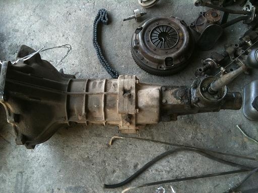 ขาย เกียร์ ธรรมดา  แฟมมิเลีย  4 เกียร์ พร้อมชุดหลัง