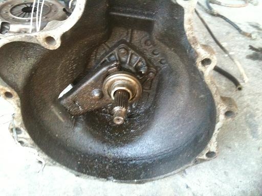 ขาย เกียร์ ธรรมดา  แฟมมิเลีย  4 เกียร์ พร้อมชุดหลัง