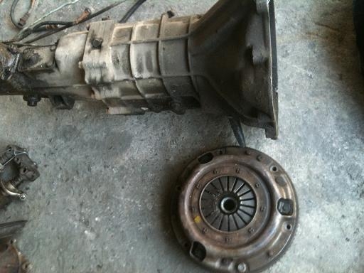 ขาย เกียร์ ธรรมดา  แฟมมิเลีย  4 เกียร์ พร้อมชุดหลัง