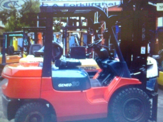 ราคา 720,000บาท ขายรถยกโฟลค์ลิฟท์ toyota รุ่น 7fd30 รถนอกแท้ๆ เครื่องดีเซล เกียร์ออโต้