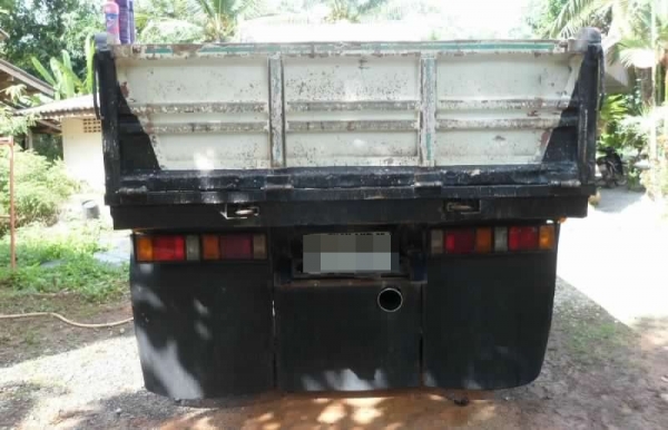 ISUZU NPR  ติดต่อปารวี  0839686255