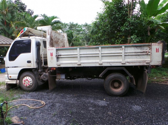 ISUZU NPR  ติดต่อปารวี  0839686255