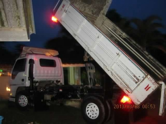 ISUZU NPR  ติดต่อปารวี  0839686255