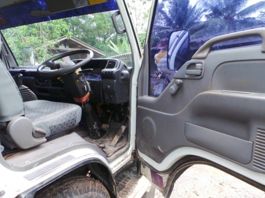 ISUZU NPR  ติดต่อปารวี  0839686255