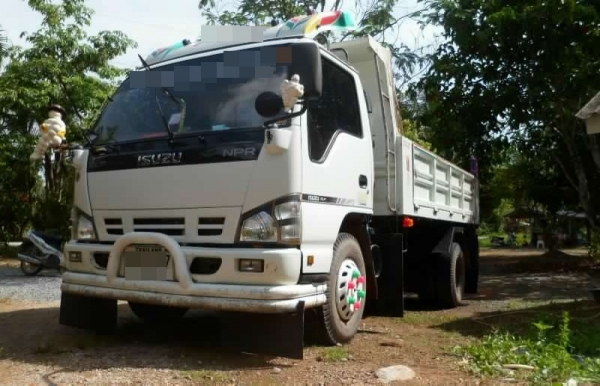 ISUZU NPR  ติดต่อปารวี  0839686255