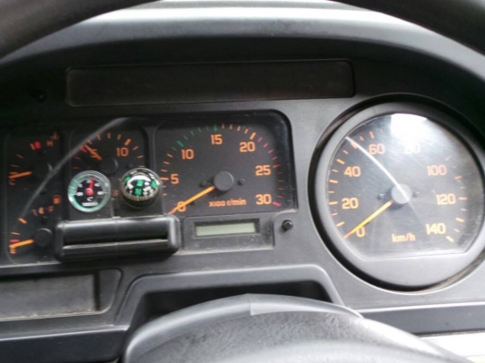 ISUZU NPR  ติดต่อปารวี  0839686255