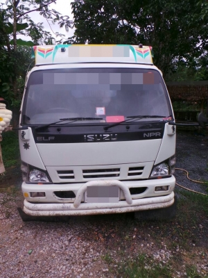 ISUZU NPR  ติดต่อปารวี  0839686255
