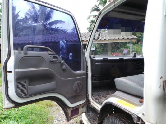 ISUZU NPR  ติดต่อปารวี  0839686255