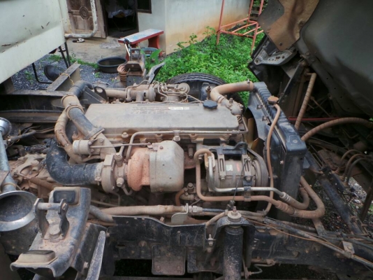 ISUZU NPR  ติดต่อปารวี  0839686255