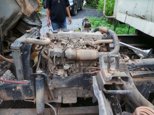 ISUZU NPR  ติดต่อปารวี  0839686255