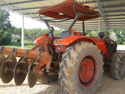 รถไถ KOBOTA M7040 2เพลา สภาพรถใช้งานอยู่  อุปกรณ์ 2ชิ้น ใช้งานน้อย รถปี50 เอกสารเล่มทะเบียน ลดเหลือ 600000 บาทคับ