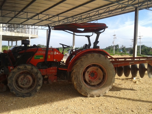 รถไถ KOBOTA M7040 2เพลา สภาพรถใช้งานอยู่  อุปกรณ์ 2ชิ้น ใช้งานน้อย รถปี50 เอกสารเล่มทะเบียน ลดเหลือ 600000 บาทคับ