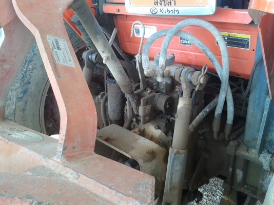 รถไถ KOBOTA M7040 2เพลา สภาพรถใช้งานอยู่  อุปกรณ์ 2ชิ้น ใช้งานน้อย รถปี50 เอกสารเล่มทะเบียน ลดเหลือ 600000 บาทคับ