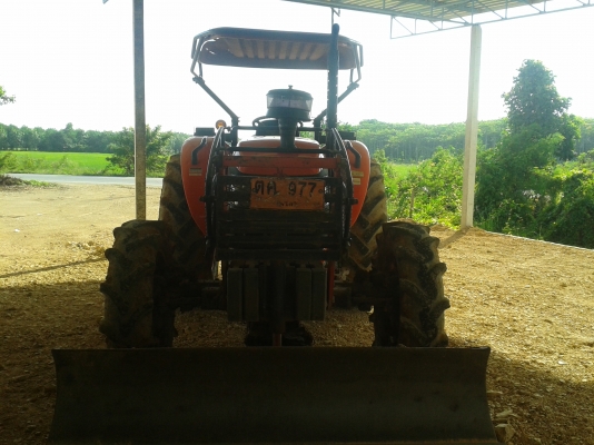 รถไถ KOBOTA M7040 2เพลา สภาพรถใช้งานอยู่  อุปกรณ์ 2ชิ้น ใช้งานน้อย รถปี50 เอกสารเล่มทะเบียน ลดเหลือ 600000 บาทคับ