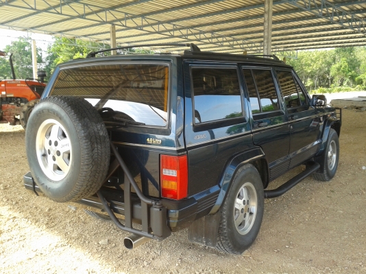 Jeep Cherokee 4.0 Limited ติดแก๊สเรียบร้อย  4WD ปี97 สภาพเดิมๆ