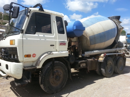 รถโม่ปูน 10ล้อ