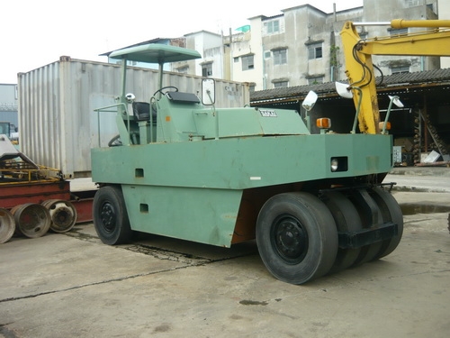 รถบด 9 ล้อยาง Sakai TS200 รถเก่านอก ตรวจเช็คระบบโดยช่างผู้ชำนาญการพร้อมรับประกันให้