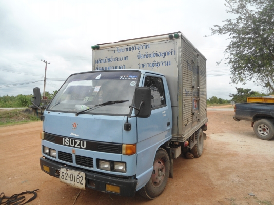 ขายอีซูสุnkr  100  แรง 4bc2พรอ้มตู้แช่เลส